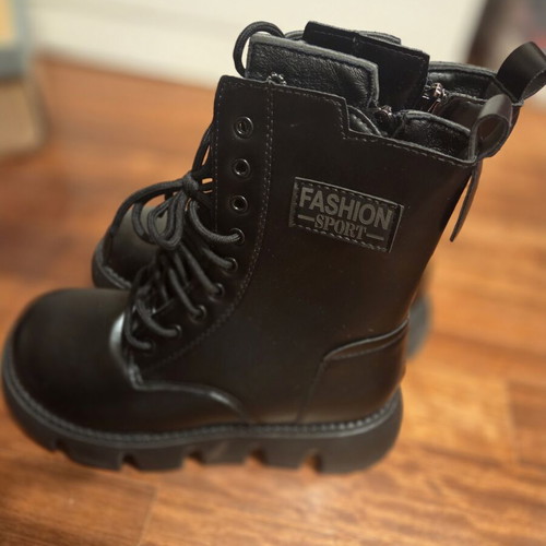 SH Fashion Shoes Black Ankle Boots Size 38 Like New
