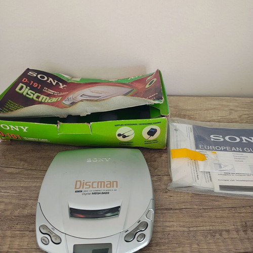 Sony D-191 Discman used, does not read discs