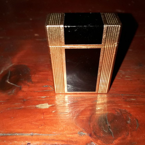 S.T.DUPONT lighter used with black Chinese lacquer