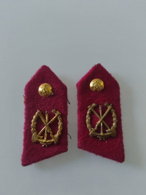 Officer Engineer Military Badges 1973 like new