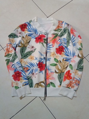Cardigan with floral pattern used, size M