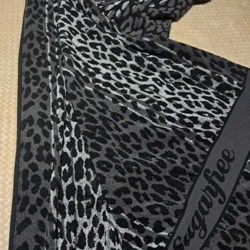 Sugar Free Towel like new