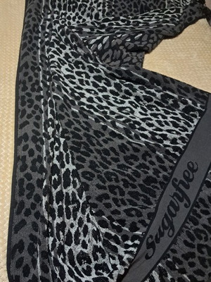 Sugar Free Towel like new