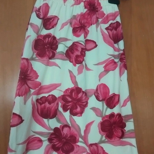 Skirt with pink flowers