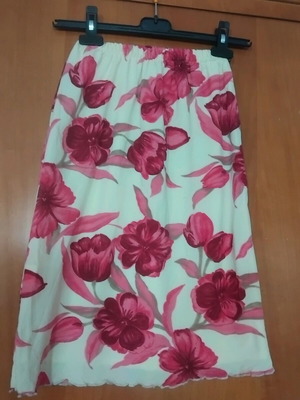 Skirt with pink flowers