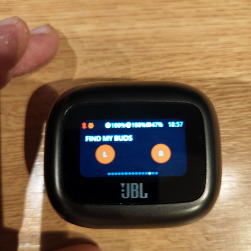 JBL Live Flex 3 earbuds like new with smart charging case