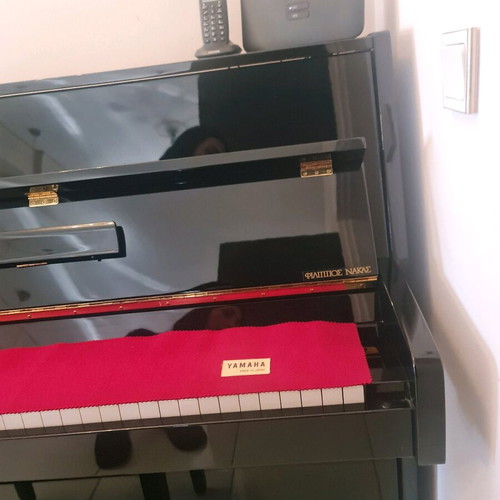 Yamaha P112N Silent Upright Piano like new, black glossy