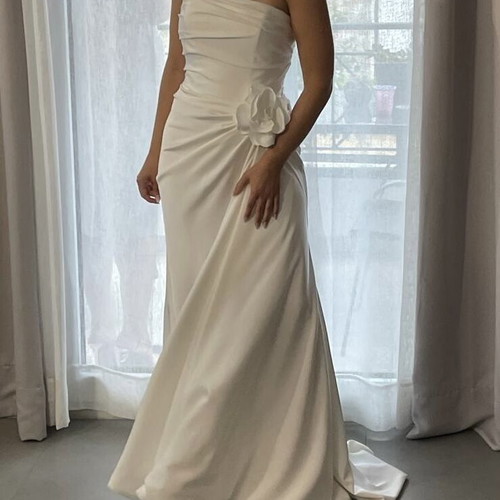 Millanova wedding dress like new, size Small, white satin with flower detail