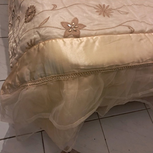 Bridal quilt super king with embroidery and silk organza new