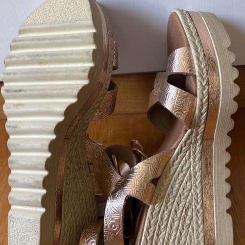 Leather platform sandals size 38 like new, beige and gold