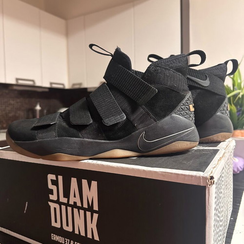 Nike LeBron Zoom 11 Soldier sneakers size 45.5 used black gum