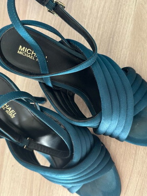 Michael Kors πέδιλα μεταχειρισμένα, πράσινα, μέγεθος 38, χρειάζεται αλλαγή καντουνιού