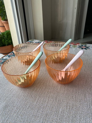 Bowls with ridges and spoons set of 8 pieces, new