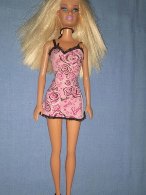 Barbie GHW45 μεταχειρισμένη με ροζ φόρεμα και μαύρα παπούτσια