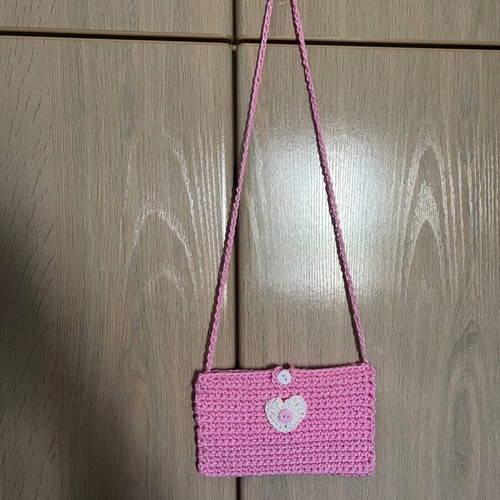 Children's pink knitted bag with heart and button