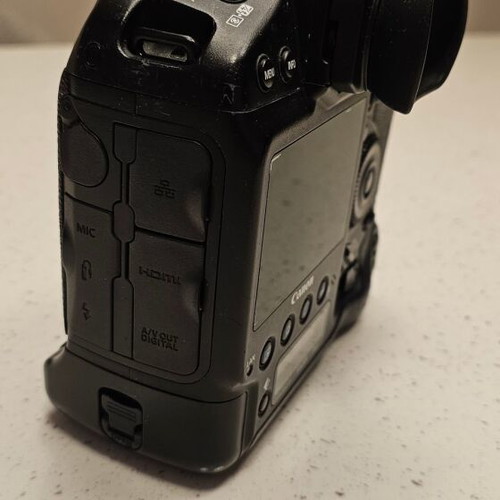 Canon EOS 1D X DSLR camera used, full frame, 18.1 MP