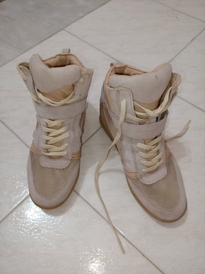 Casual sneakers Bershka No39 used, beige, athletic shoes