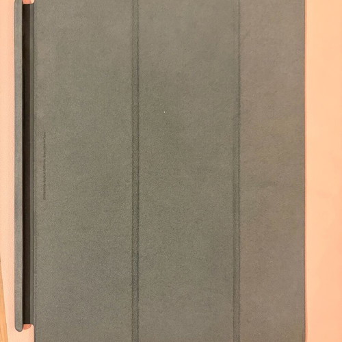 Apple Smart Folio 11-inch magnetic case like new