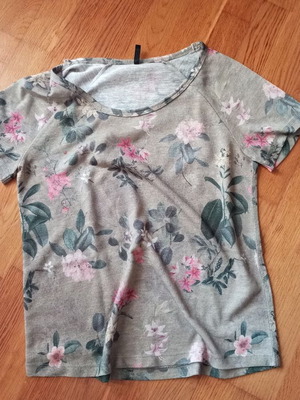 Stradivarius women's blouse with floral pattern in green and pink, like new