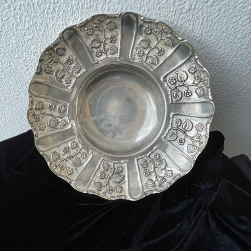 Silver-plated heirloom platter used in good condition