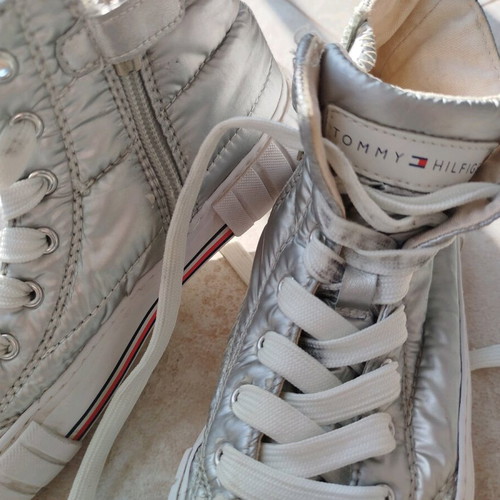 Tommy Hilfiger athletic shoes size 35 gray like new
