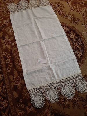 Σεμέν-τραβέρσα λινή μεταχειρισμένη, χειροποίητη με δαντέλα, λευκό