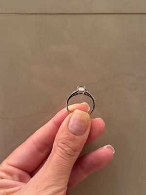 Swarovski ring like new, silver