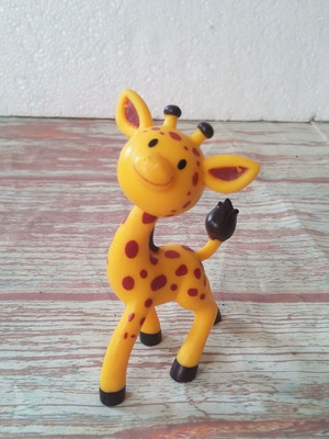 Giraffe animal figure like new, height 9 cm