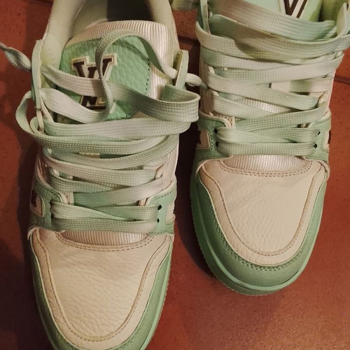 Louis Vuitton Trainer Sneakers mint green and white, like new, size 39
