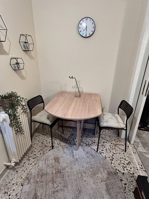 Extendable dining table with chairs like new