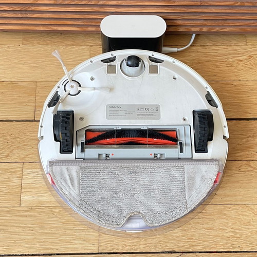 Xiaomi Roborock S5 Max robot vacuum used with large water tank and dock mat
