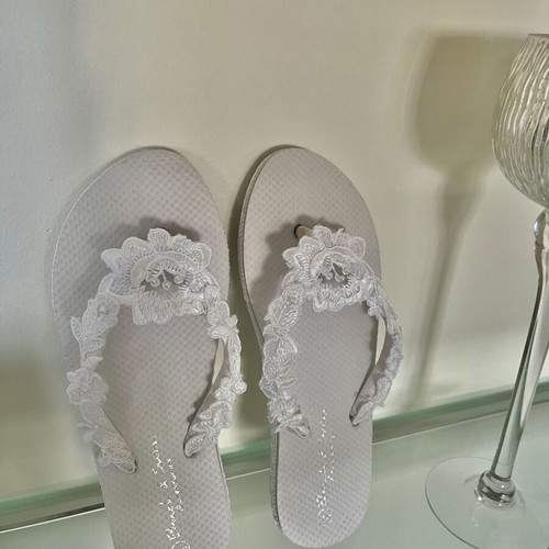 Bridal flip-flops like new, white lace embroidery with pearls, size 36/37