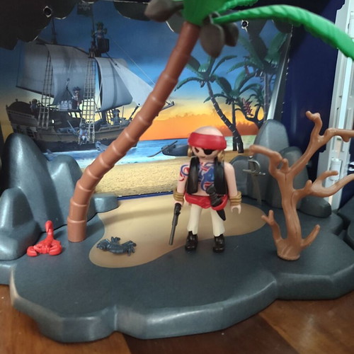 Playmobil pirate island suitcase like new
