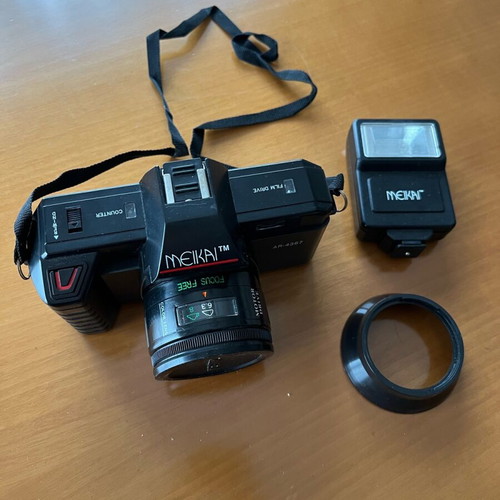35mm Auto Standard Analog Camera used with flash and case