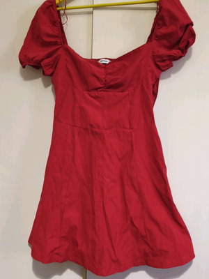 Γυναικείο κόκκινο μίνι φόρεμα Medium Pink Woman σαν καινούργιο με ντεκολτέ