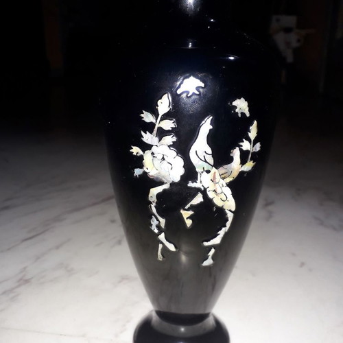 Japanese vase used lacquer with shell design