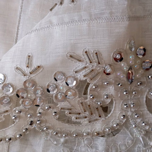 Table linen embroidered with pearls like new