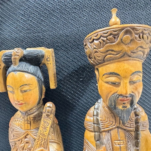Wooden imperial Chinese figurines like new, pair of 2