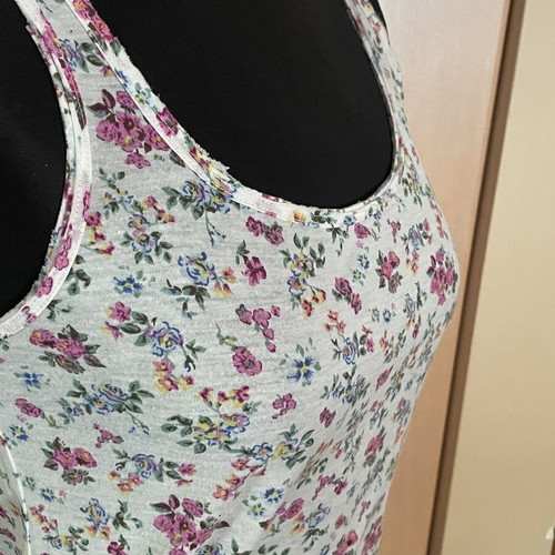 Summer top with floral print, cross back, long, like new