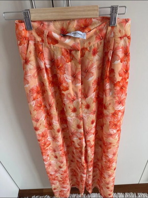 Vassia Kostara Pants size S like new, orange floral