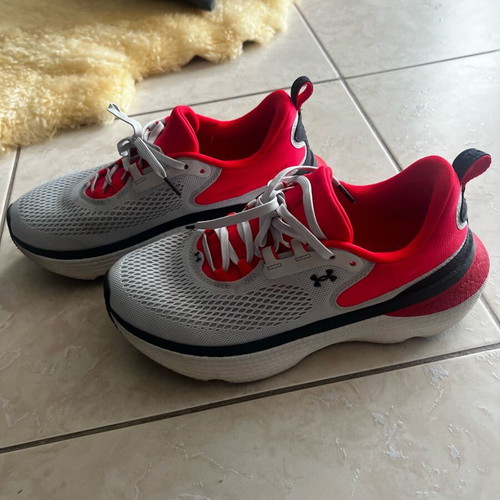 Under Armour Infinite Elite 2 athletic shoes like new, gray and red, size 41