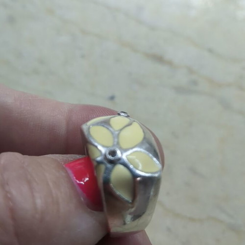 Silver ring 925 with ivory enamel floral details like new