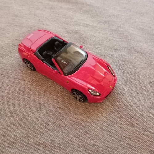 Ferrari California model car Bburago 1:43 scale like new
