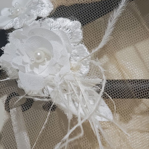 Wedding dress like new, size M, white with lace details