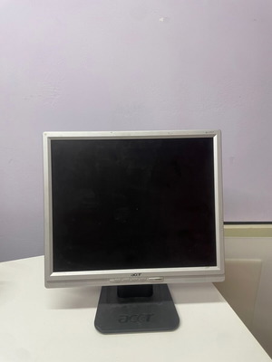 Computer monitors used, 2 Acer AL1717 and 1 NEC AccuSync LCD 72VM
