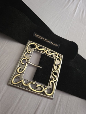 Nidodileda belt like new, adjustable, black and gold