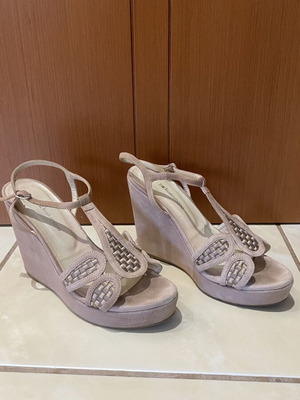Kalogirou suede nude platforms size 39 like new