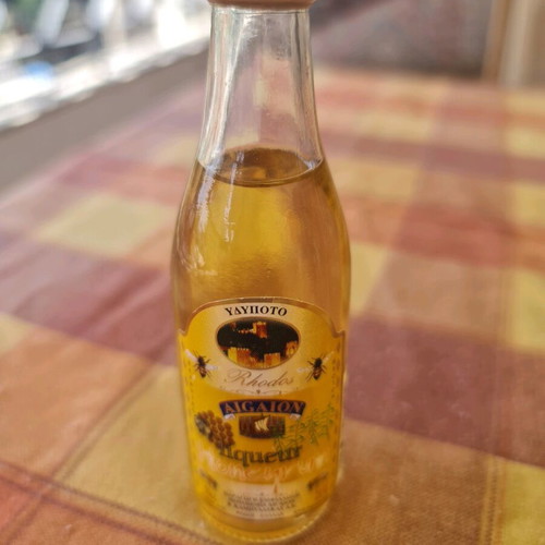 AIGAION Liqueur Honeyrum 50cc collectible miniature like new