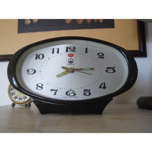 Treasure metal oval table clock used, analog