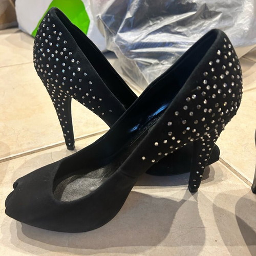 Women's pumps used, various sizes and colors